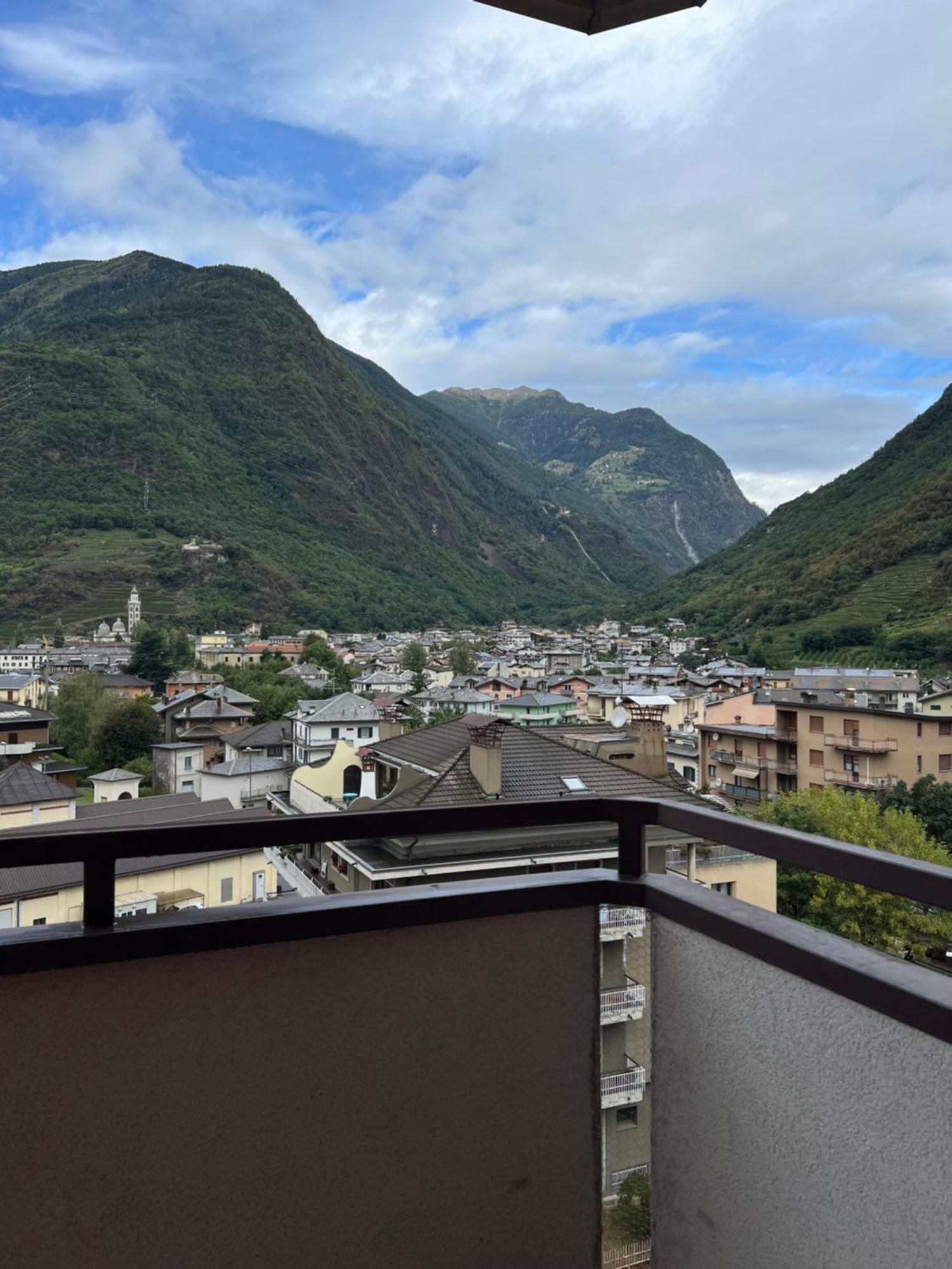 Bernina View Apartment ตีราโน ภายนอก รูปภาพ
