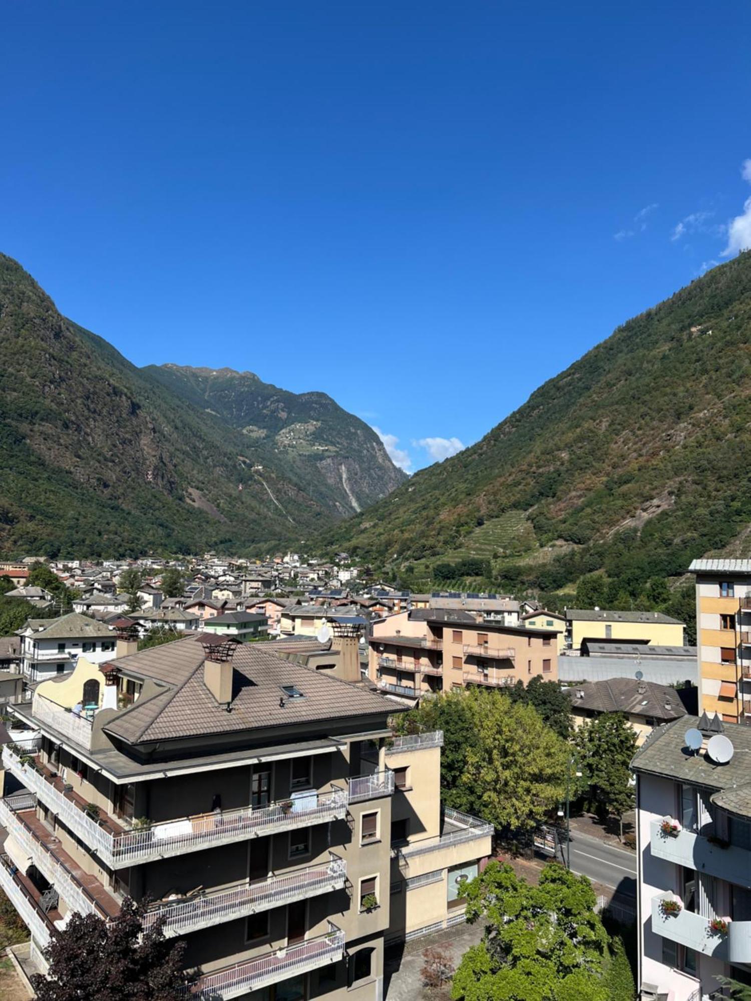 Bernina View Apartment ตีราโน ภายนอก รูปภาพ
